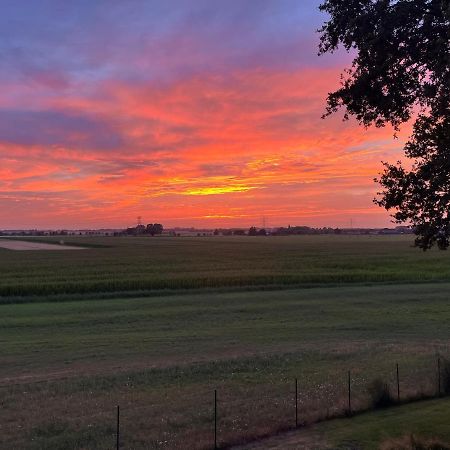 B&B Op De Brabantse Wal Halsteren Esterno foto