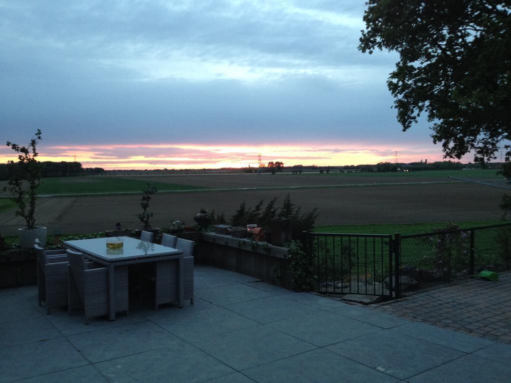 B&B Op De Brabantse Wal Halsteren Esterno foto