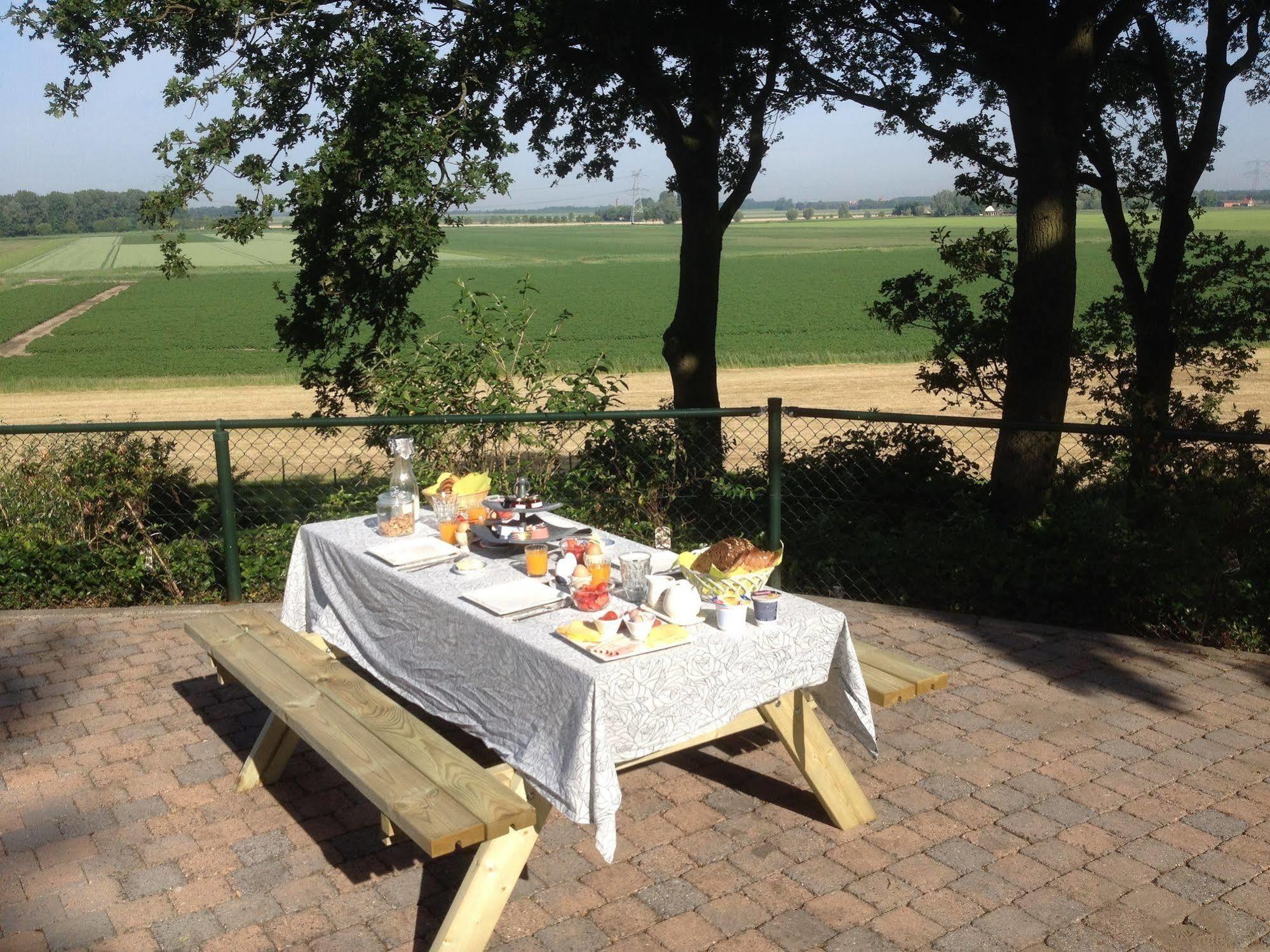 B&B Op De Brabantse Wal Halsteren Esterno foto