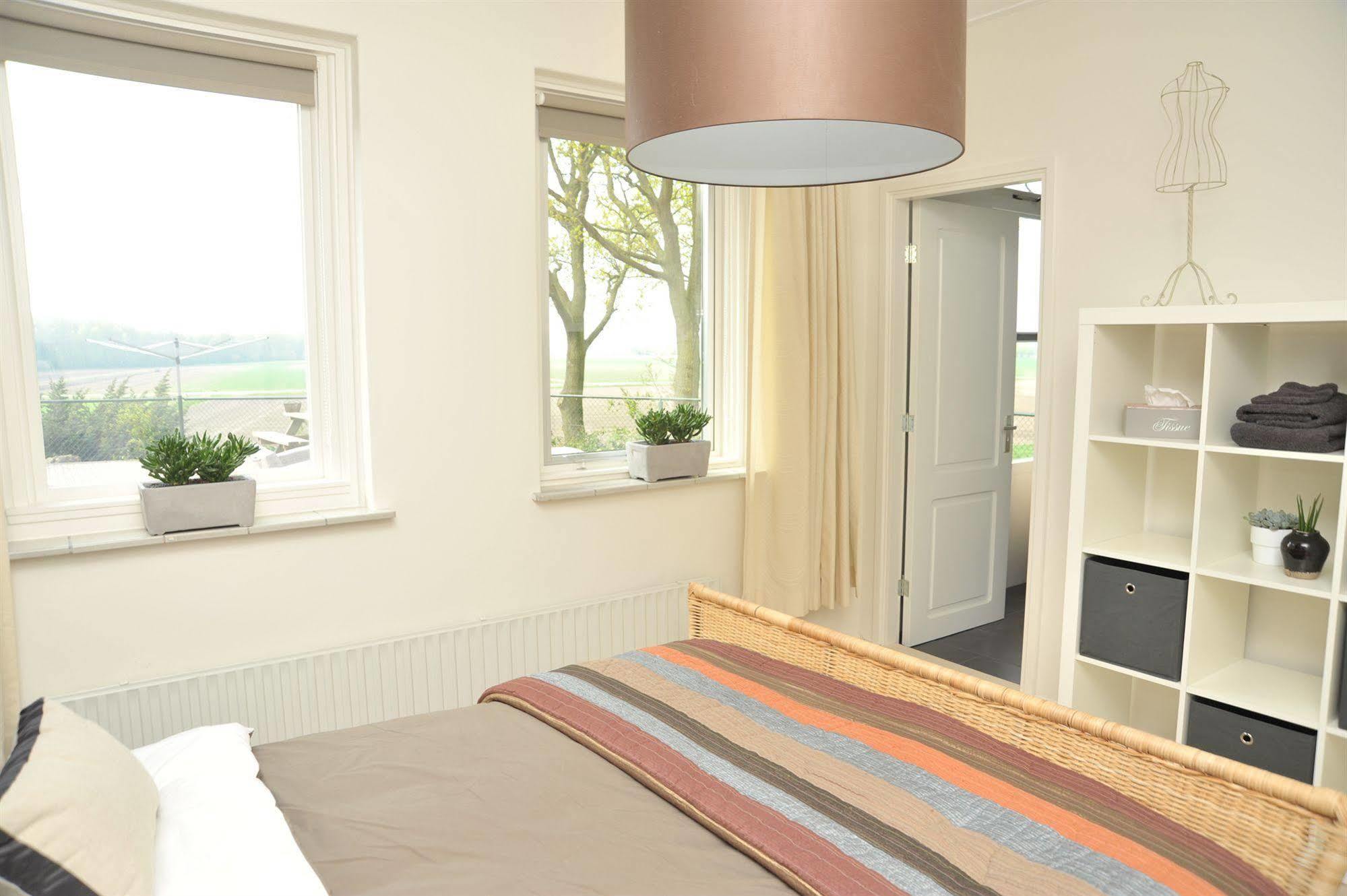 B&B Op De Brabantse Wal Halsteren Esterno foto